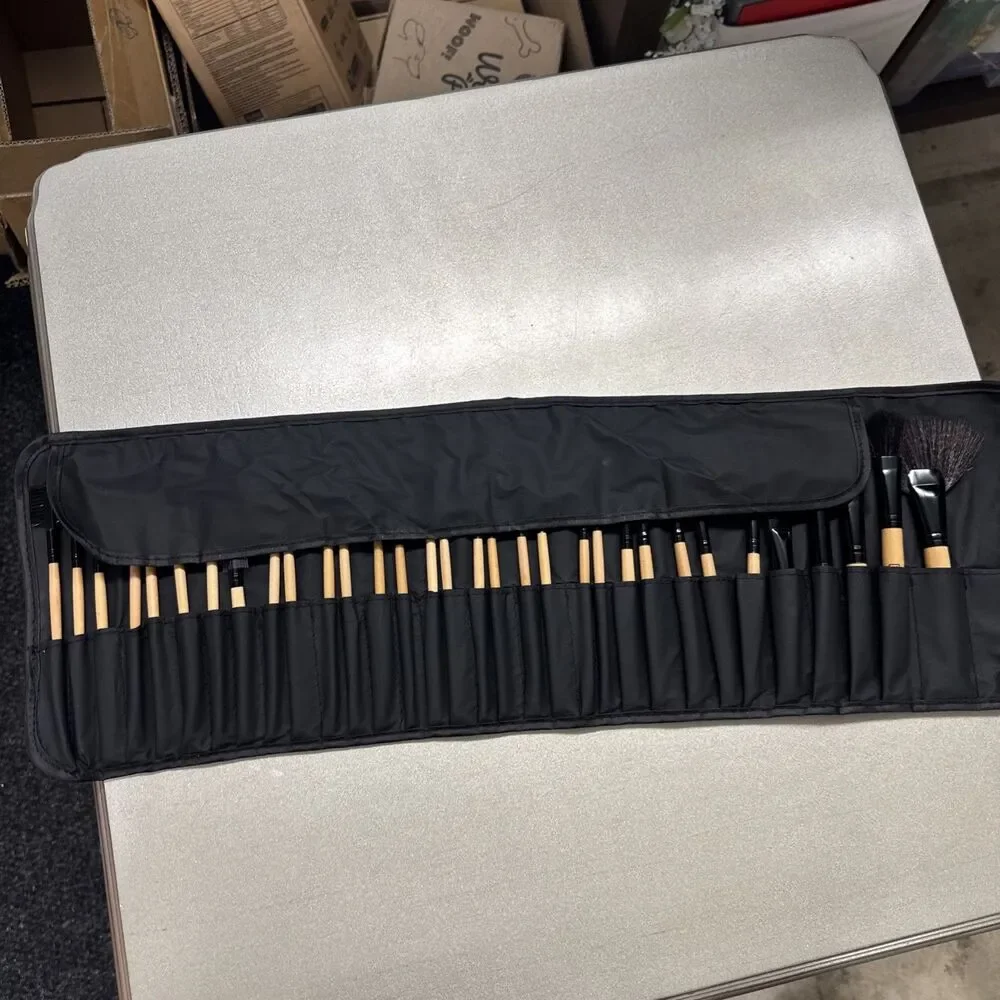 32 Piece Makeup Brush Set With Carrying Case